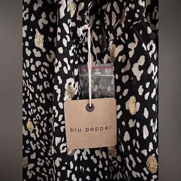 NWT Blu Pepper Bishop Tie Neck Top with Gold Design size Small - Picture 12 of 12